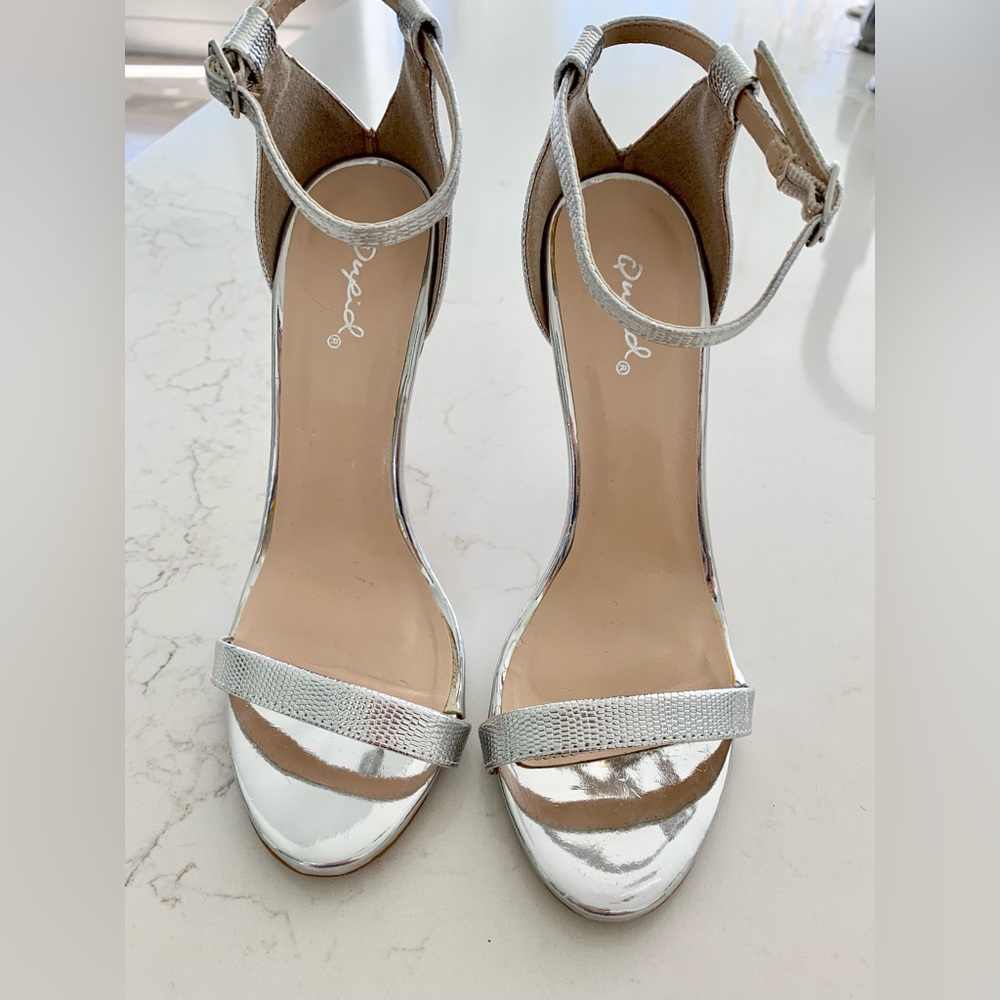 Quipid Silver Heels Size 5.5